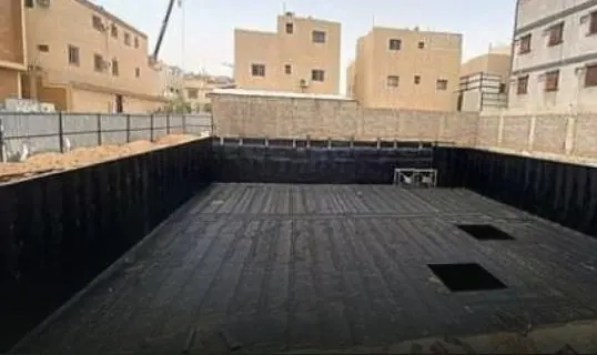 قبو مغطى بالكامل بلفائف العزل البيتومينية